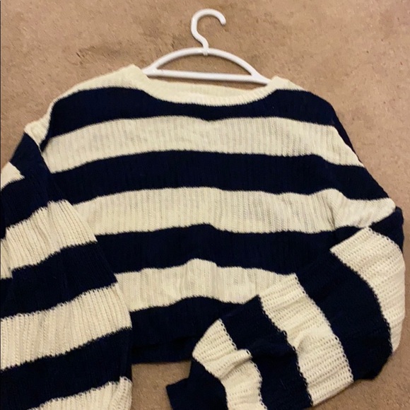 Cropped Sweater - Picture 3 of 4